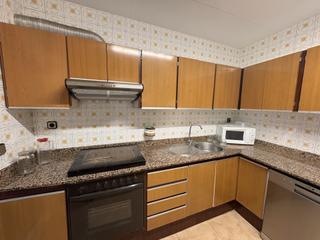Location Appartement à Escodines. Piso amplio y luminoso de 4 dormitorios en alquiler