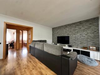 Appartement  Carrer girona. Piso reformado, amplio y muy luminoso,piso situado en una zona r