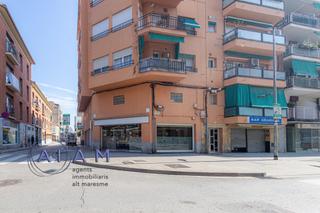 Local Comercial a Poblenou. Local en la av. mediterrani con 21m de fachada