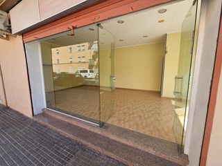 Local Comercial en Malgrat de Mar. Local esquinero en venta en malgrat de mar