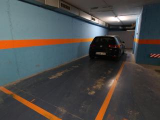 Aparcament cotxe  Calle covadonga de. Aparcamiento doble en covadonga