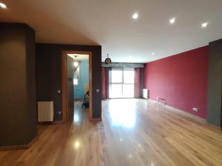 Etagenwohnung in Col·legis Nous. Piso de 108 m2 con 3 habitaciones en excelente ubicación