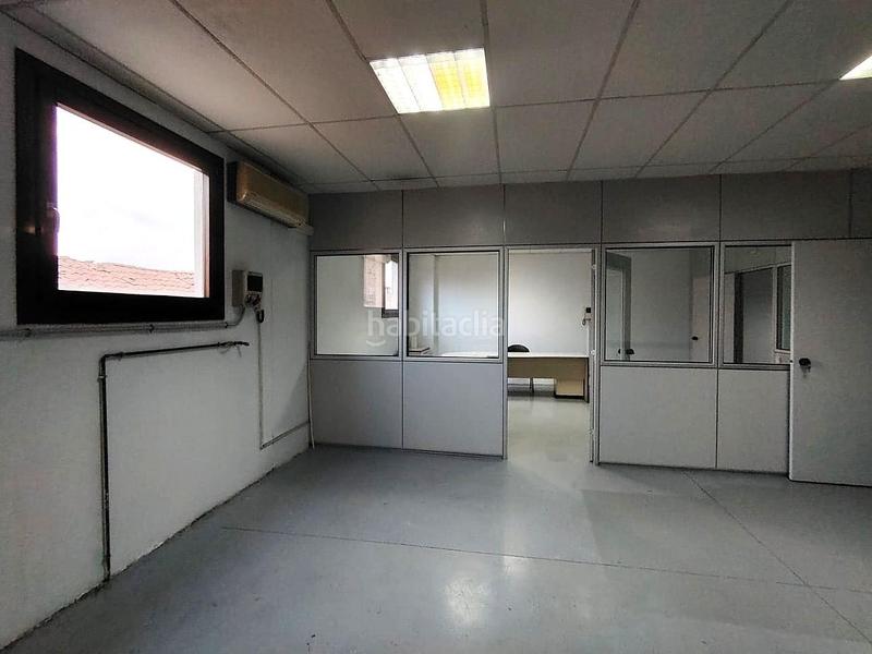 Foto 4652bb34-242b-40d5-95ff-025b594a9ad6. Bâtiment à usage industriel dans Ca n'Aurell Terrassa