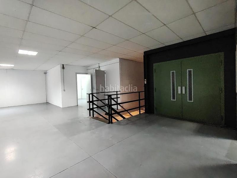 Foto 6727d255-62ef-4b42-8f96-afc342c68de1. Bâtiment à usage industriel dans Ca n'Aurell Terrassa