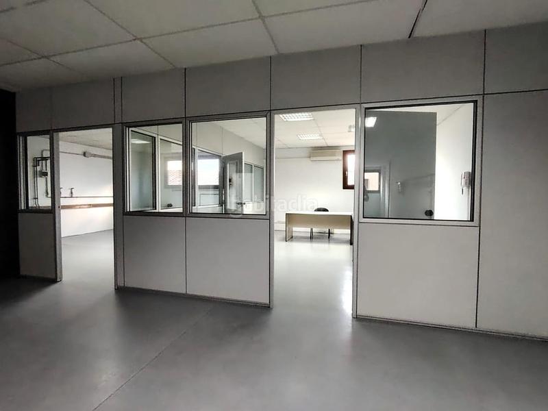 Foto a820a137-b422-4290-bbbd-940c06a92d56. Bâtiment à usage industriel dans Ca n'Aurell Terrassa