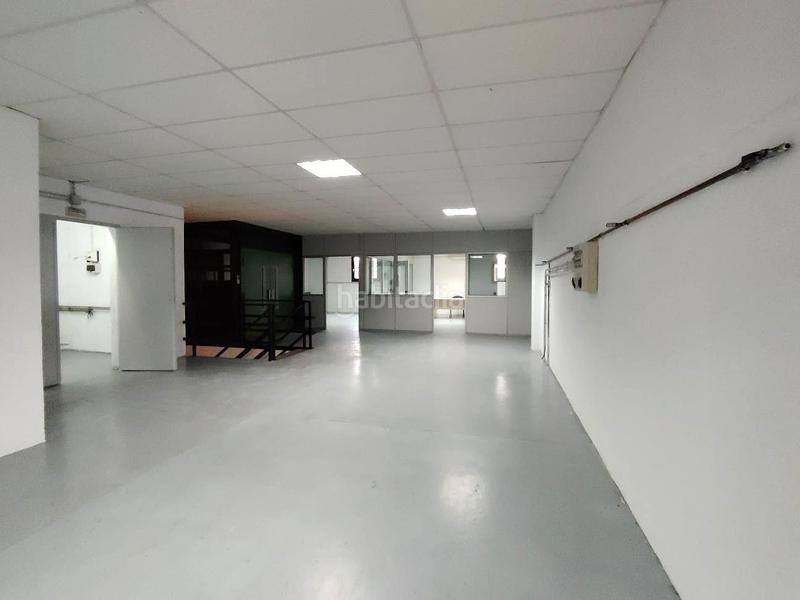 Foto ad945056-8b5d-4767-b2e3-372e044071bd. Bâtiment à usage industriel dans Ca n'Aurell Terrassa