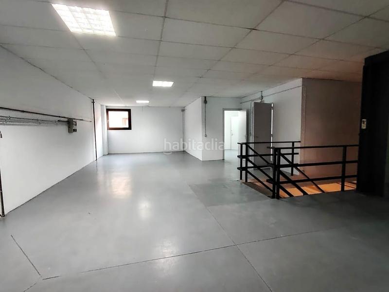 Foto b2685463-64f8-416a-8c83-b17cc973bd16. Bâtiment à usage industriel dans Ca n'Aurell Terrassa