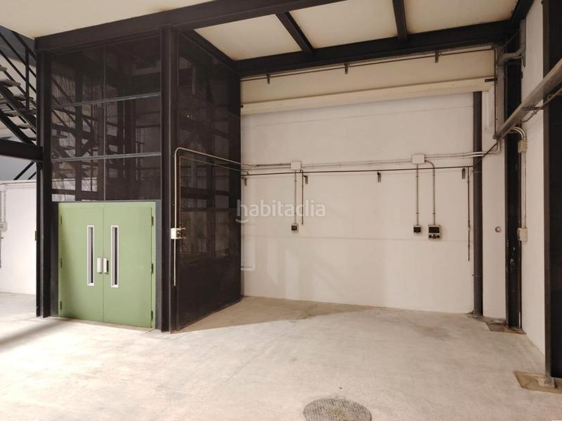 Foto d017b4e5-95f9-46d8-aafd-597ae3fd21fd. Bâtiment à usage industriel dans Ca n'Aurell Terrassa