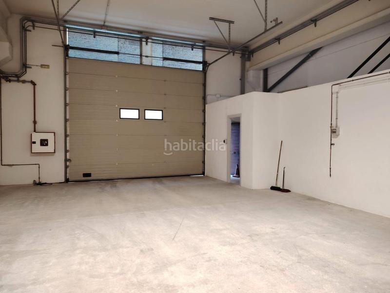 Foto d81cf82b-93fa-4797-9351-c4eeb7bd590f. Bâtiment à usage industriel dans Ca n'Aurell Terrassa