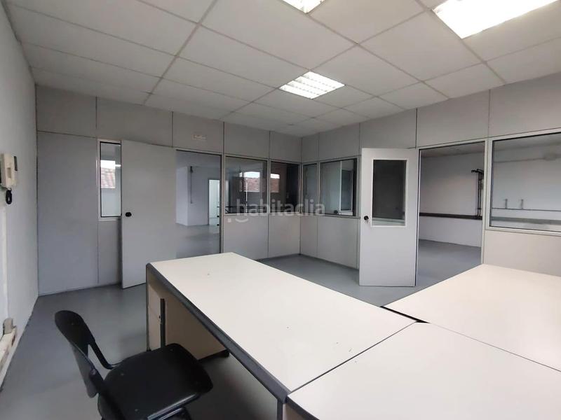 Foto ec32d66b-33dd-49f1-950b-55fda7ea76cc. Bâtiment à usage industriel dans Ca n'Aurell Terrassa