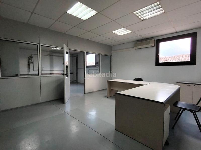 Foto ff47ad8e-fdb7-409f-9287-8be55998a5bc. Bâtiment à usage industriel dans Ca n'Aurell Terrassa