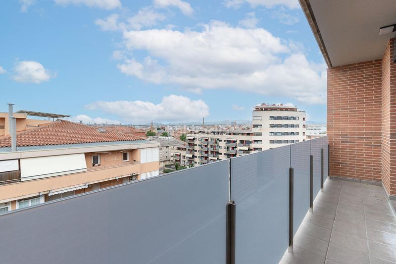 Foto 4ad39eed-9a2e-4068-bfd6-ee7a8f46ba17. Àtic amb calefacció aparcament piscina a Sol i Padrís - Sant Oleguer Sabadell