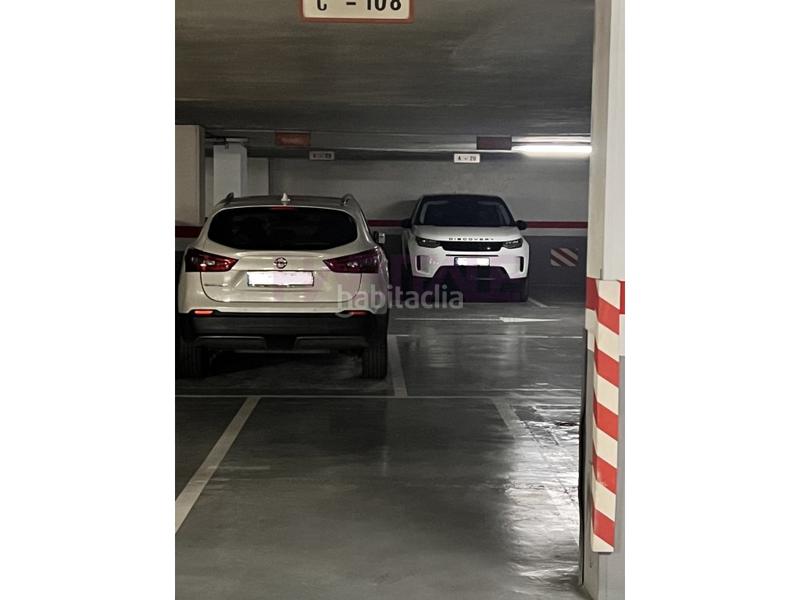 Foto f5613aa7-341f-4759-b019-40d8c5ca3b73. Autoparkplatz in Russafa Valencia