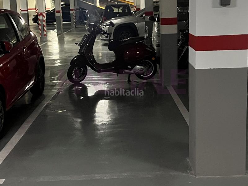 Foto 7280bc24-de54-4d86-86b5-7a577207263a. Aparcament cotxe a Russafa Valencia