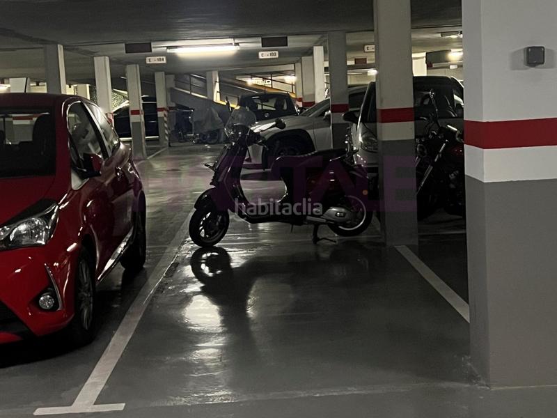Foto f2e6f131-3f2b-4fd4-86eb-ff37678990b0. Aparcament cotxe a Russafa Valencia
