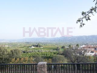 Casa  N/a. Excelente casa de pueblo con gran patio con inmejorable ubicació