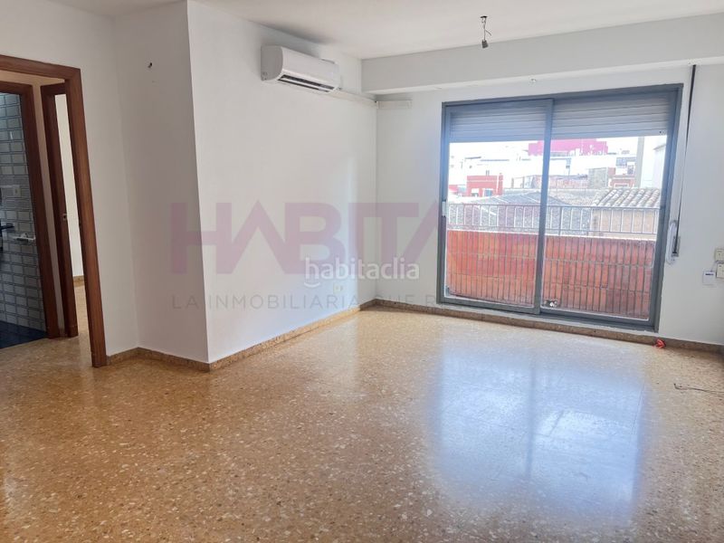 Foto f5101268-354c-4ca2-843d-1617903dc6e5. Pis amb aparcament a Benetússer
