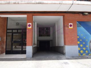 Autoparkplatz  Calle torres. Plaza de garaje en calle torres  fácil acceso y zona tranquila