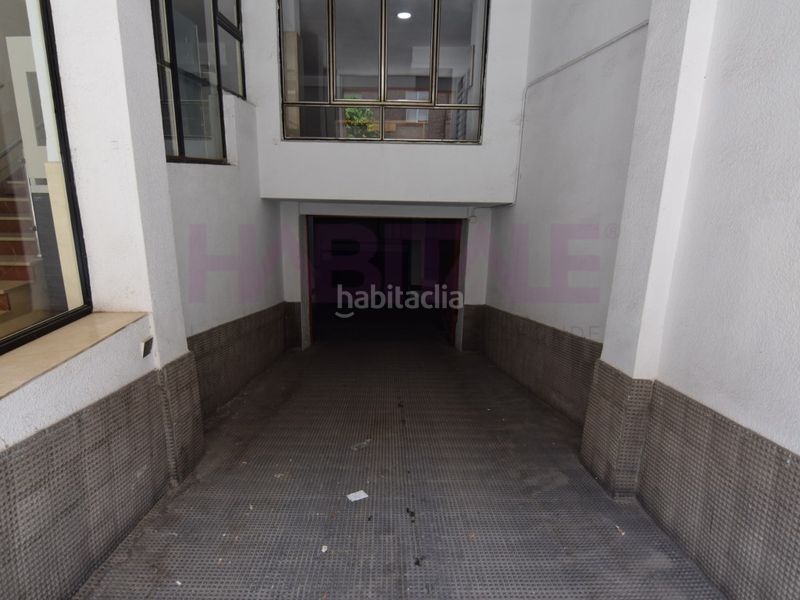 Foto aff69569-0afd-4f86-8f11-e3effbc30cbe. Aparcament cotxe a Nou Moles Valencia