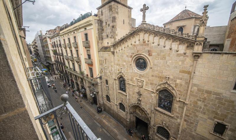 Foto 9eafc58a-5df9-4fb8-b0ca-fc9e12697321. Alquiler estudio impecable piso a pocos metros de la plaça de sant jaume en Barcelona