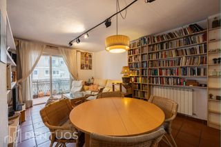Affitto Appartamento in Calle entre arroyos 29. Luminosa vivienda con encanto junto al metro de vinateros