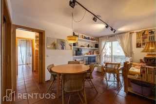 Alquiler Piso en Calle entre arroyos 29. Luminosa vivienda con encanto junto al metro de vinateros
