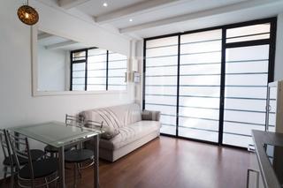 Alquiler Estudio  Carrer de les corts. Moderno estudio completamente amueblado situado en el distrito d
