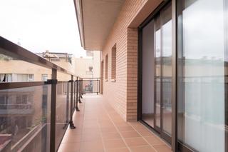 Pis  Carrer de balmes. Piso con parking y trastero junto a parada de sabadell centre