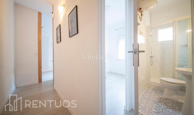 Foto 4f8db6b8-7fe5-44a5-8ce8-9f8f6076d509. Alquiler piso acogedor piso en ciutat vella a pasos de la playa en Barcelona
