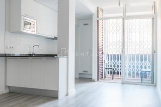 Lloguer Planta baixa  De les corts catalanes. Piso reformado en provençals de poblenou