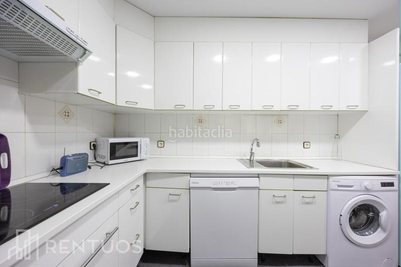 Foto 43d216f0-f7f5-4534-9189-9da2f5c053f9. Alquiler piso amplio piso en el corazón en Embajadores-Lavapiés Madrid