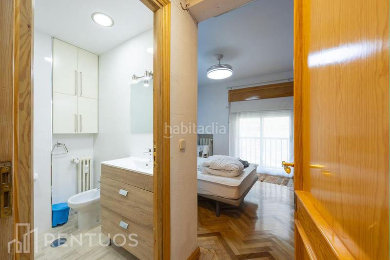 Foto fb240510-849e-42fc-8429-6e708025759e. Alquiler piso amplio piso en el corazón en Embajadores-Lavapiés Madrid