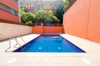Affitto Appartamento  Carrer de gernika. Moderno piso amueblado con terraza y piscina en santsmontjuïc