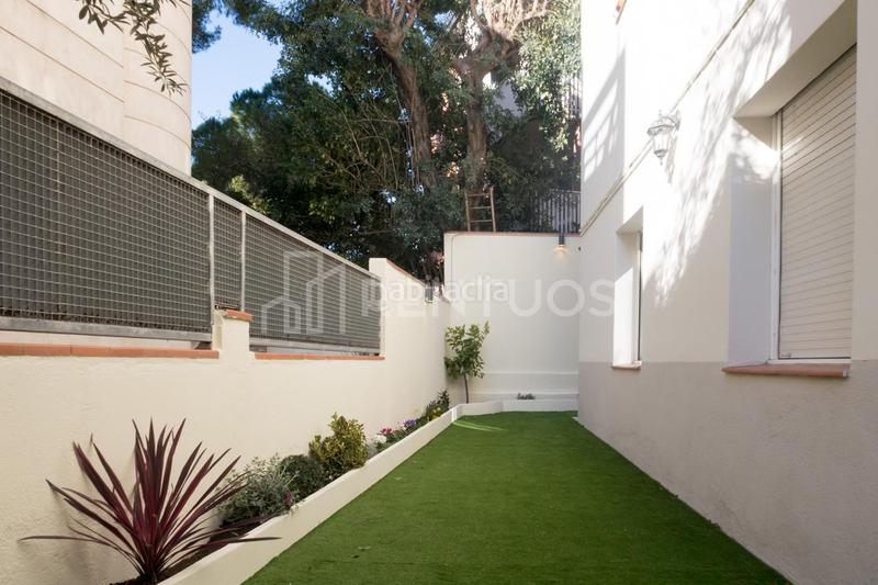 Foto 3ca3302e-d661-45a1-8d12-29fd9b9e24db. Alquiler planta baja encantadora planta baja con jardín en el tranquilo viaducto de vallcarca en Barcelona