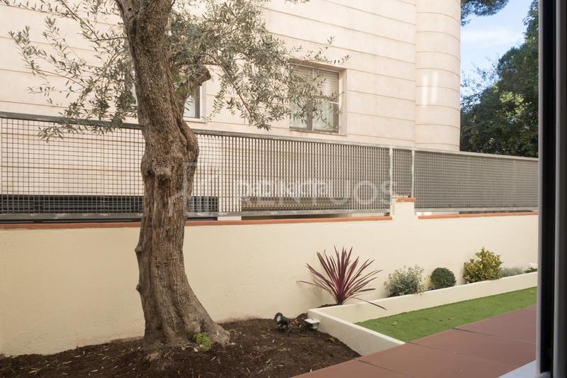 Foto 7cd2a48e-c143-41b8-be80-2e8281233302. Alquiler planta baja encantadora planta baja con jardín en el tranquilo viaducto de vallcarca en Barcelona