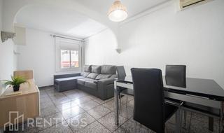 Location Appartement  Carrer de rafael de casanovas. Ático acogedor en zona bien comunicada