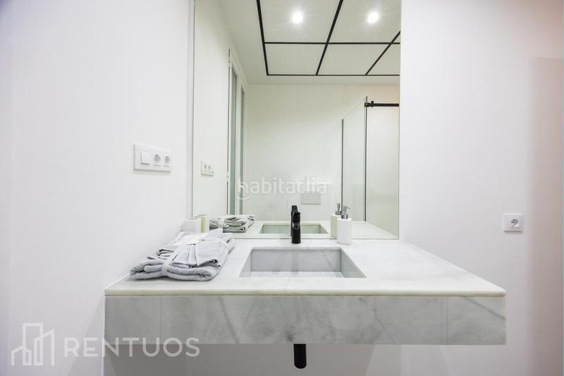 Foto da2d842a-138d-4ef9-993c-2e381a0c82bc. Alquiler piso exclusivo piso de diseño en el corazón en Madrid