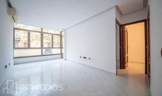 Lloguer Pis  De espronceda. Piso de 4 habitaciones, sin amueblar con baño reformado en navas