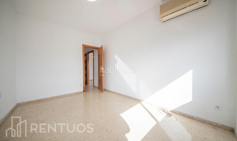 Foto 7c6d0c7d-f1b2-4310-bc6e-5ec79f34a19a. Alquiler piso  amplio con terraza y garaje en alquiler en Esplugues de Llobregat