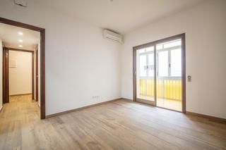 Lloguer Pis  Carrer de monlau. Piso de tres habitaciones recientemente reformado