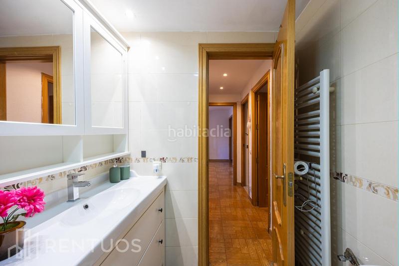 Foto c54fbd5b-336b-4cd7-8adc-3de1f81e5f00. Rent flat with heating in Peñagrande Madrid