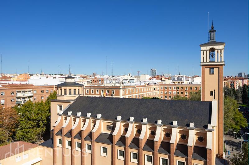 Foto 4026f05d-c724-4929-bcd2-ed2c0ae8e8ac. Alquiler piso áticodúplex de lujo con vistas espectaculares en arganzuela en Madrid