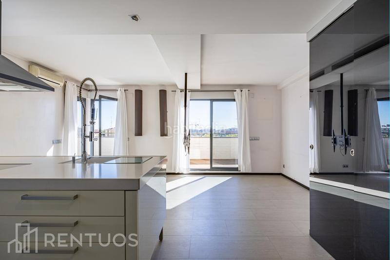 Foto dd70c8f3-8a27-476f-adaa-2c9c21525d06. Alquiler piso áticodúplex de lujo con vistas espectaculares en arganzuela en Madrid