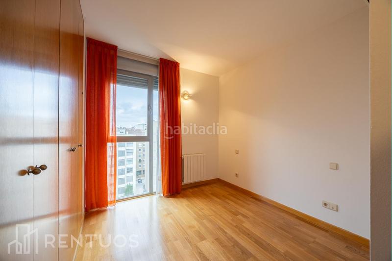 Foto c1805ef8-133a-4f04-aecd-537968a68695. Alquiler piso ático con terraza y piscina en ensanche de vallecas en Madrid