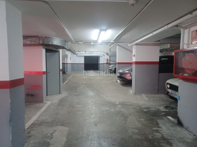 Foto ea30c6a8-ddda-491b-974e-d44fa8e9c550. Parking coche en Sagrada Família Barcelona