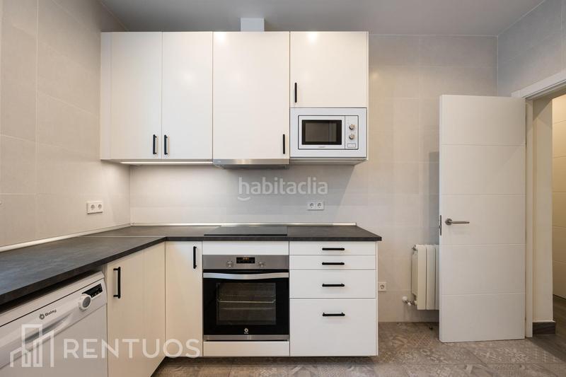 Foto e7ea5ebb-d22b-4d1f-9c5f-155eed22f8a9. Alquiler planta baja impecable vivienda recién reformada en chamberí en Madrid