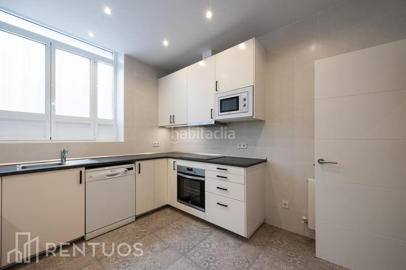 Foto 5a9e73ec-bf72-40ea-9a6d-e6a406d008e9. Rent ground floor with heating in Argüelles Madrid