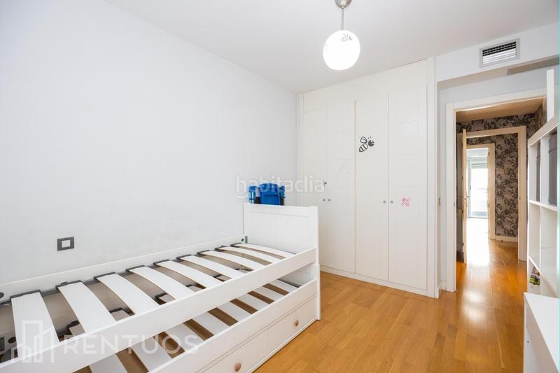 Foto f5184835-018b-494f-9560-e9b0b4a723aa. Alquiler piso elegante piso con garaje y piscina en ensanche de vallecas en Madrid