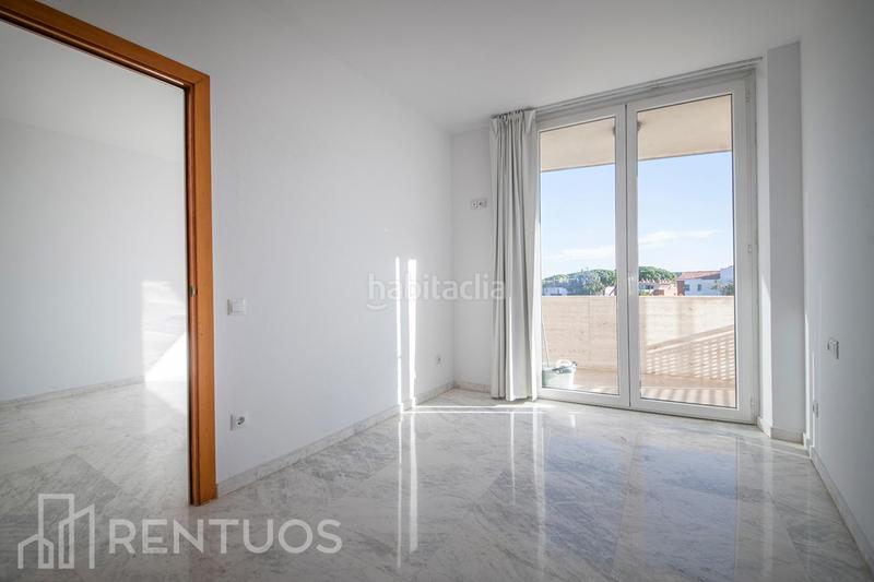 Foto 3f17790a-621c-465c-b829-98fd8868a7b4. Affitto appartamento con piscina in Can Bou Castelldefels