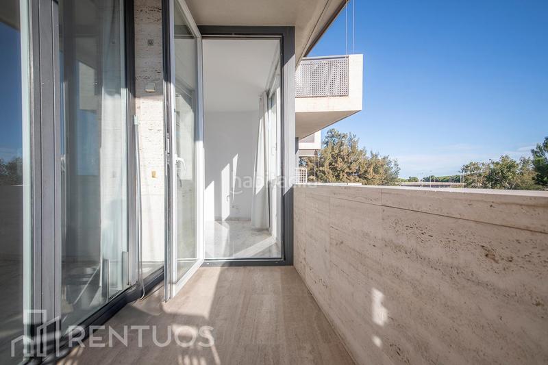 Foto 7ca12179-ff17-4b71-bd46-48bf626c294d. Rent flat with pool in Can Bou Castelldefels